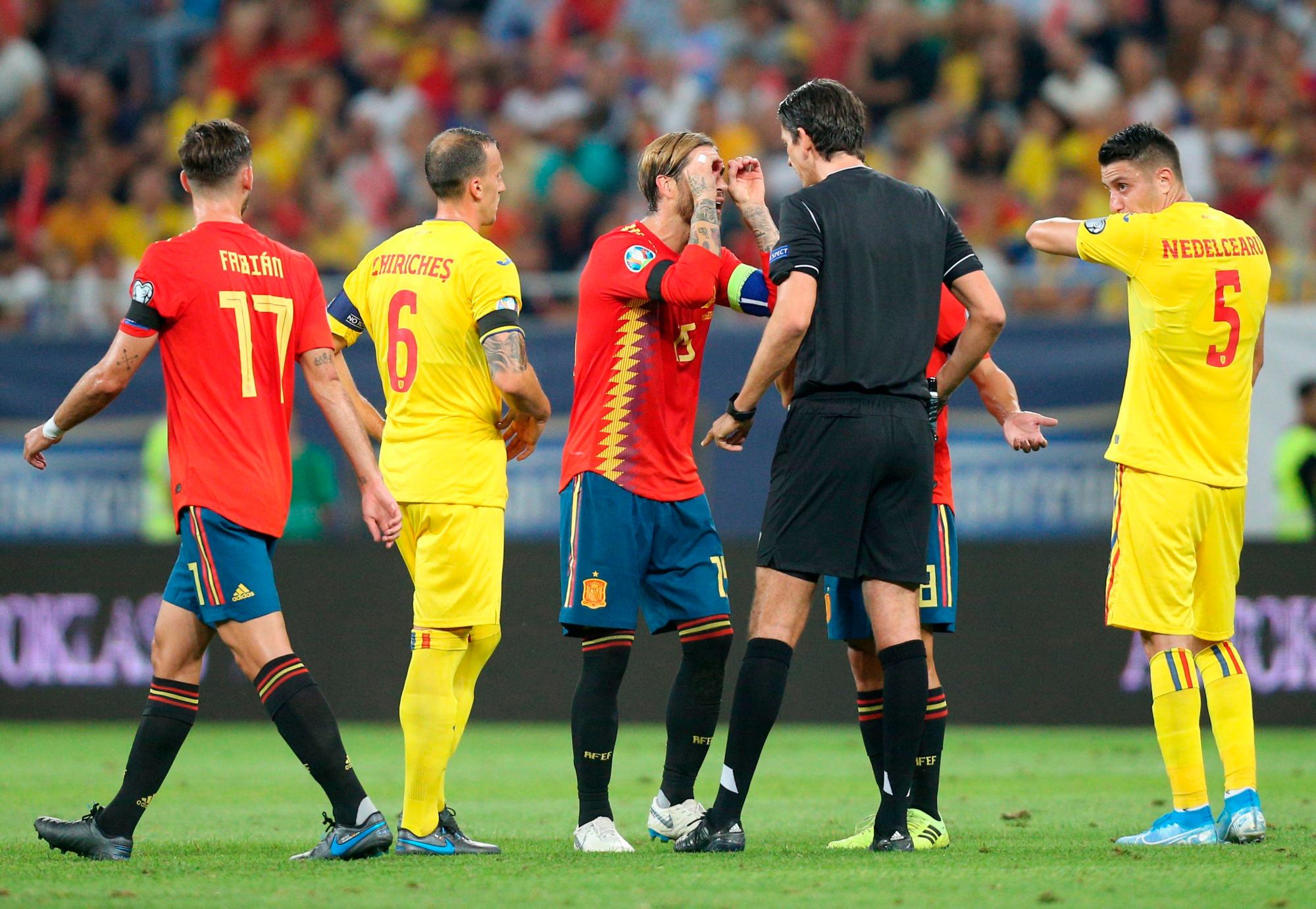 Rumanía-España. La emotiva razón del gesto de Sergio Ramos en la amarilla